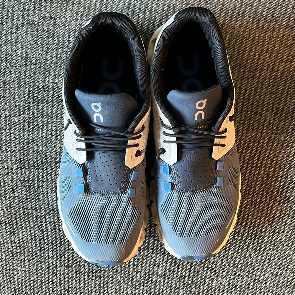 ON Running Women' Cloud 5 Sneakers